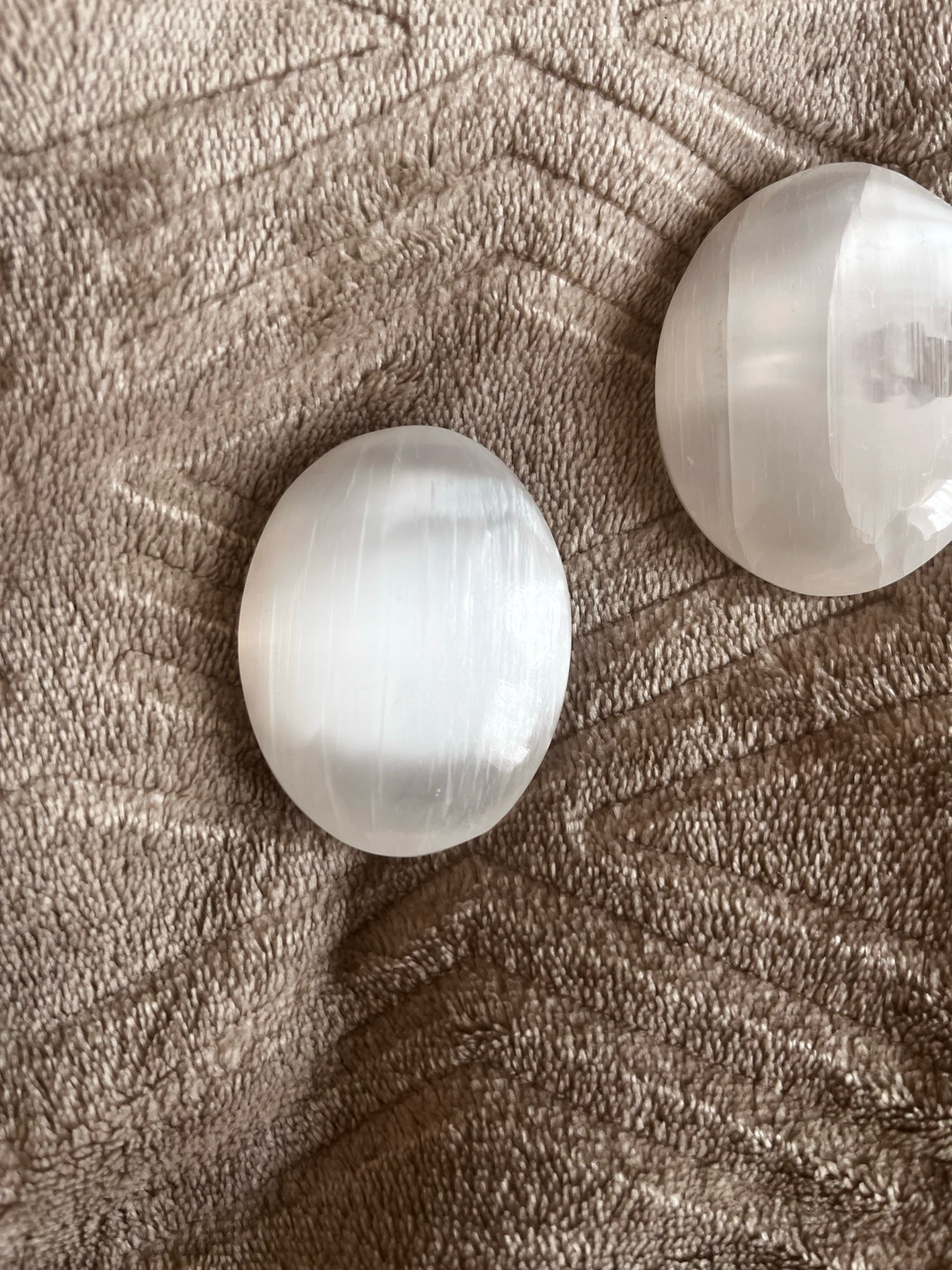 Selenite Palm Stone – 5–6cm Natural Stone