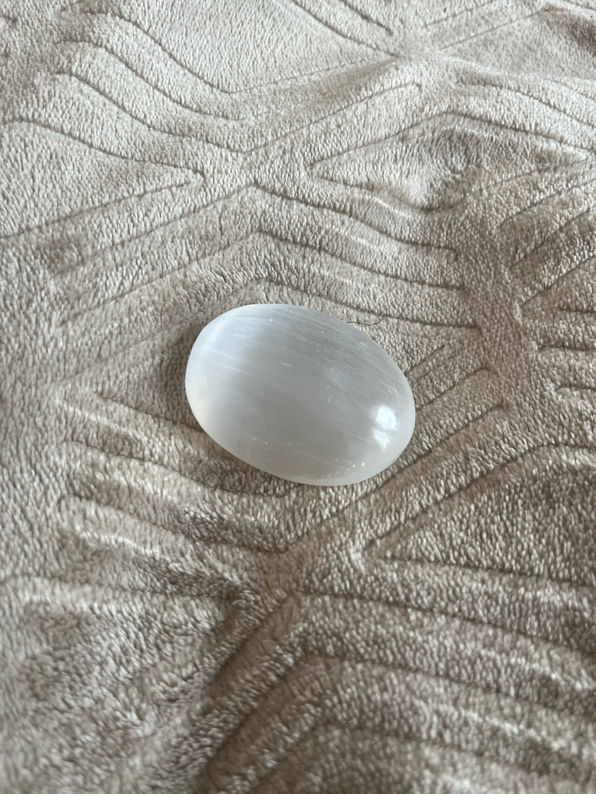 Selenite Palm Stone – 5–6cm Natural Stone