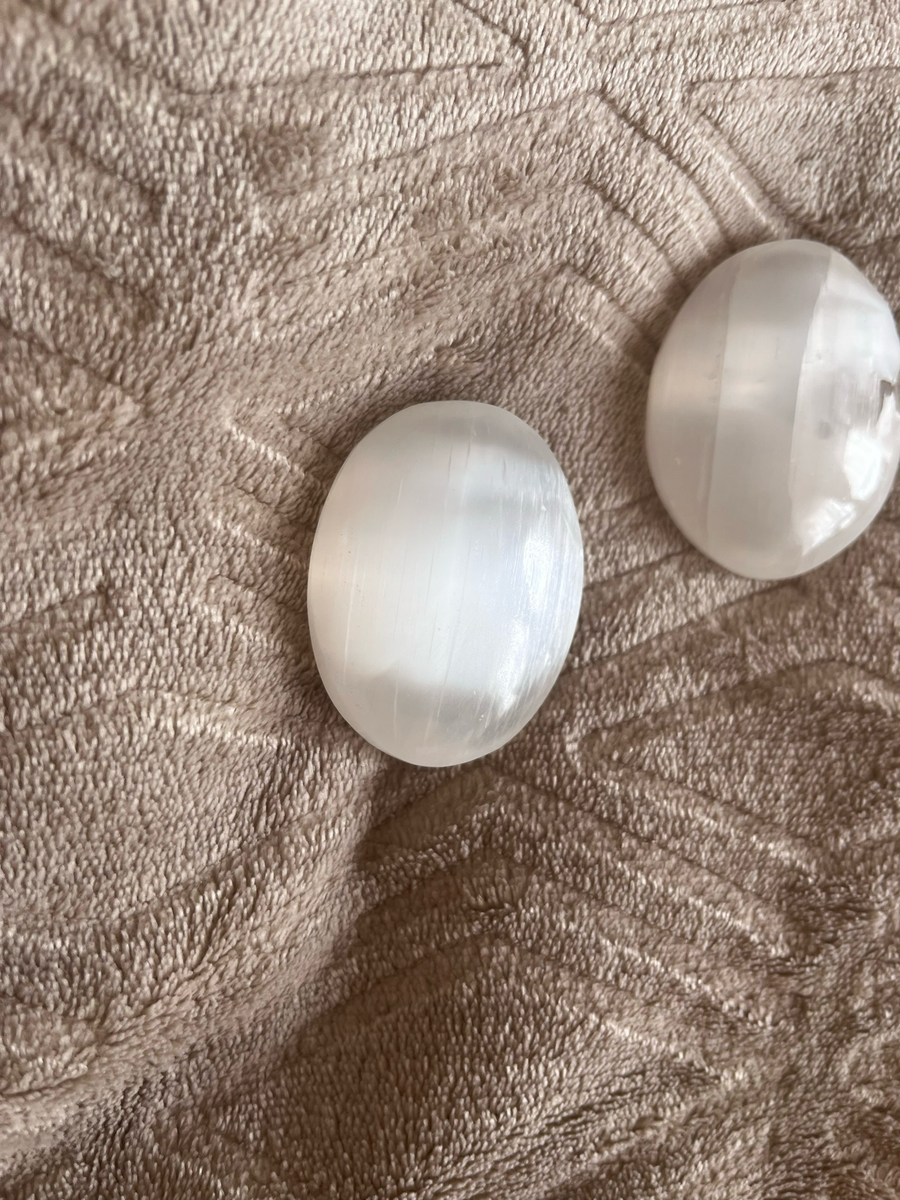 Selenite Palm Stone – 5–6cm Natural Stone