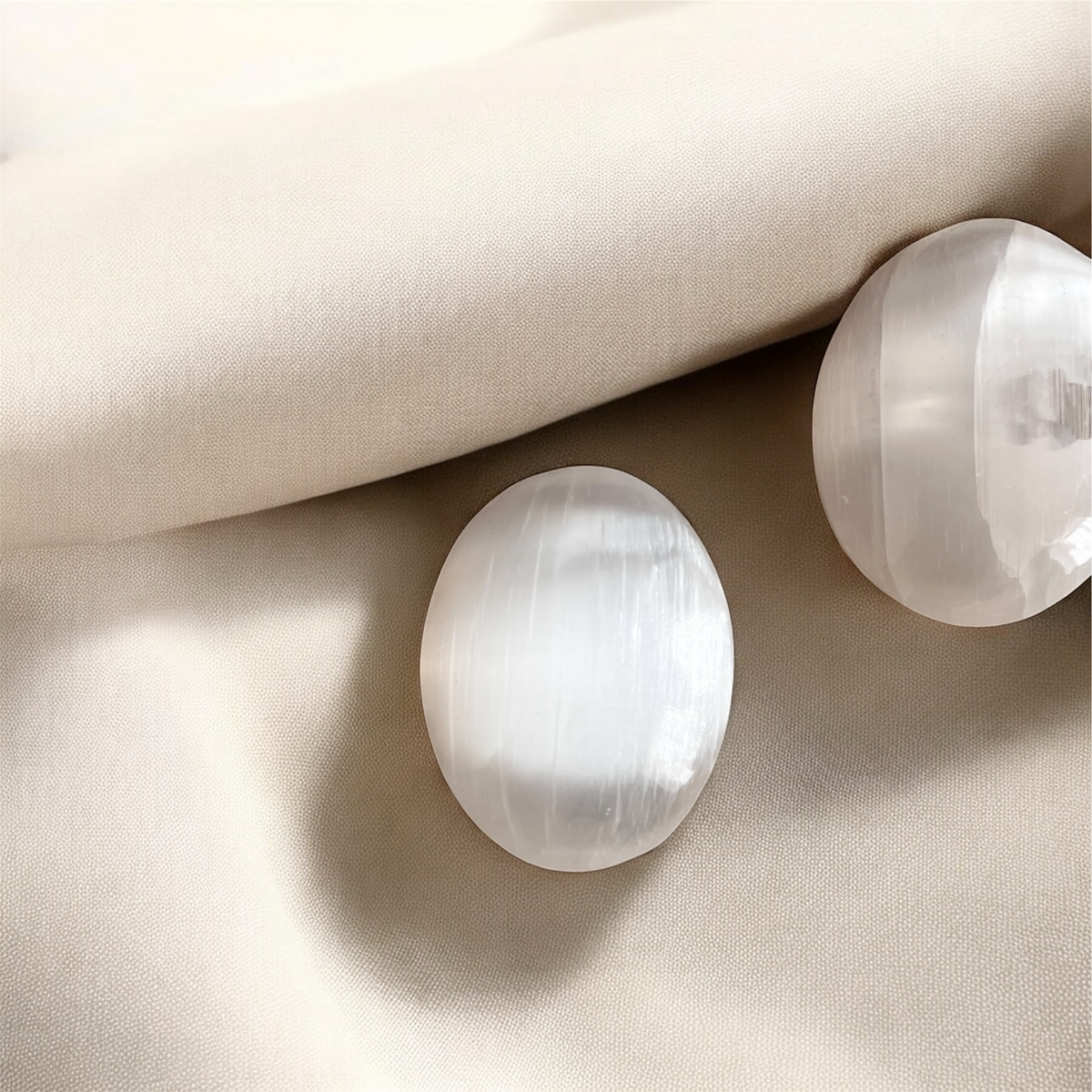 Selenite Palm Stone – 5–6cm Natural Stone